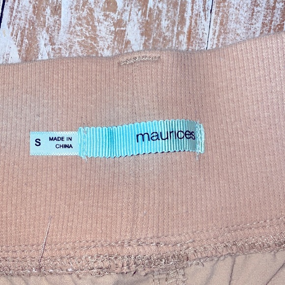 🩳 Maurice’s Adorable Khaki Shorts 🩳~small - Picture 3 of 4